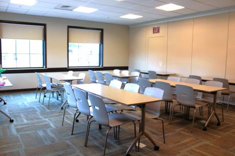 Room configuration shows 6 rectangular chairs arranges in two columns. 26 chairs are spread between the tables.